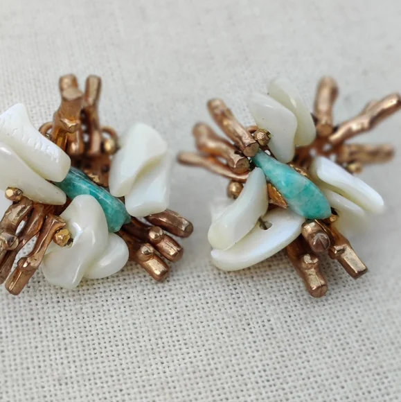 Vintage Miriam Haskell mother of pearl and amazonite coral branch earrings - Picture 13 of 13